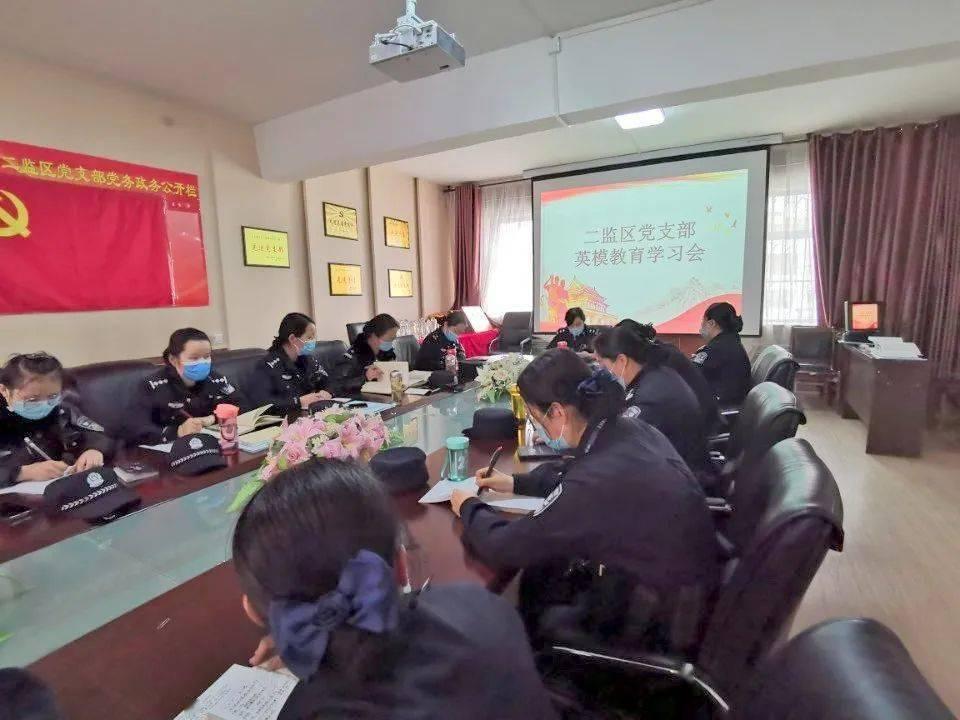 徐志摩临终前,叮嘱好友照料娇妻陆小曼,后来两人直接同居了30年